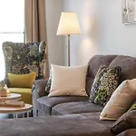 Silver Gold Apartments